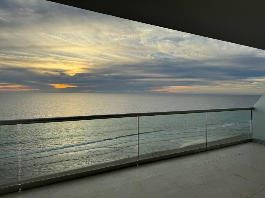 Departamento De Lujo Vista Al Mar Piso 15 Apartment Mazatlan Bagian luar foto
